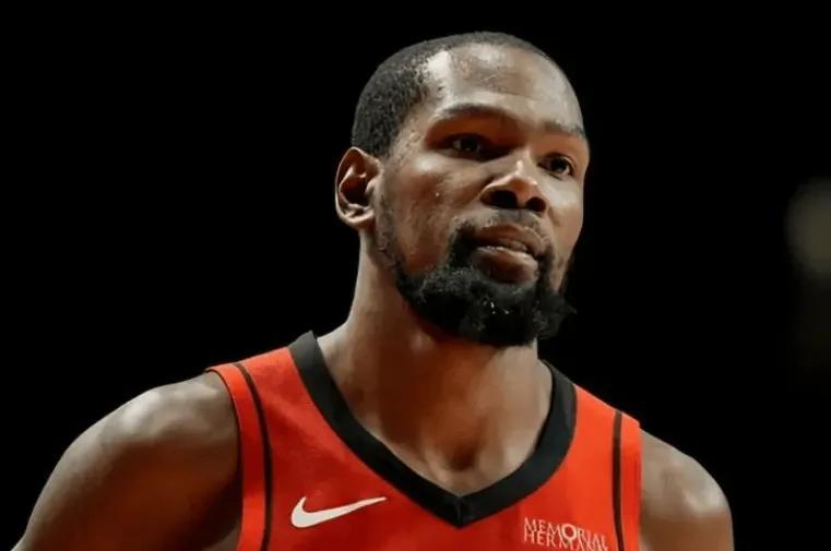 开云体育入口-火箭111-104战胜活塞 球员评价：3人优秀，4人良好，泰特崩盘