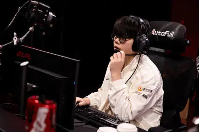 开云体育登录-IG发布队伍赛前调试返图：新春快乐！今天比赛加油！