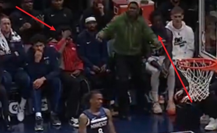 开云体育中国-戈贝尔筐底放篮不进!场边麦丹无奈捂脸&华子直接站起无语摊手